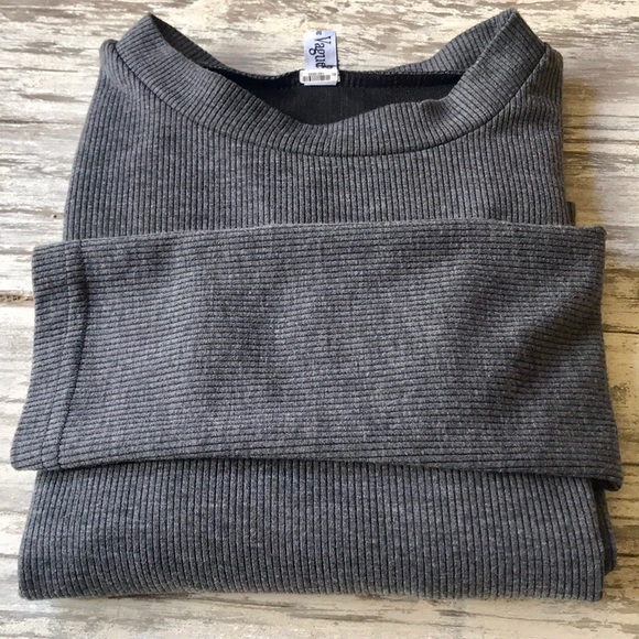 Coeur de vague long sleeve grey dress. - Picture 7 of 8